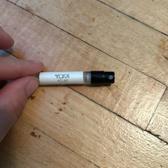 9 Travel Scents for Men - Picture 4 of 10